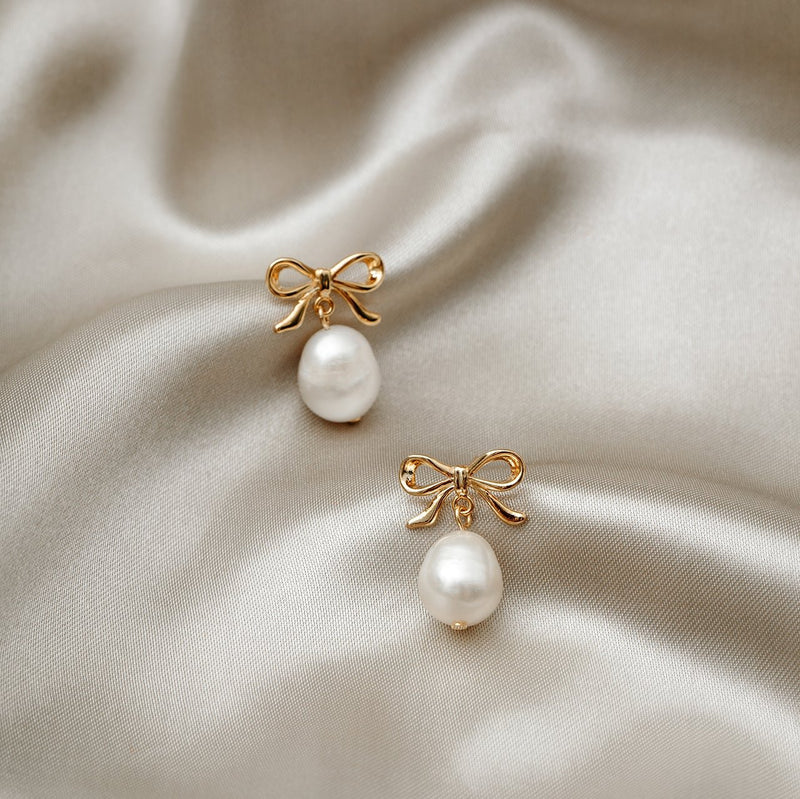 Metal Bow & Pearl Drop Earring