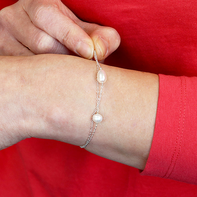 Teardrop and round freshwater pearl bracelet