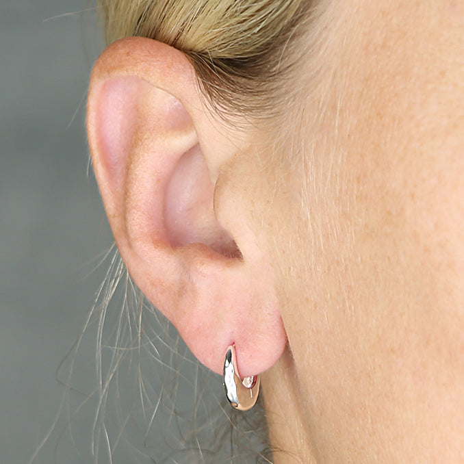 U-shaped textured hinged hoop Earring -