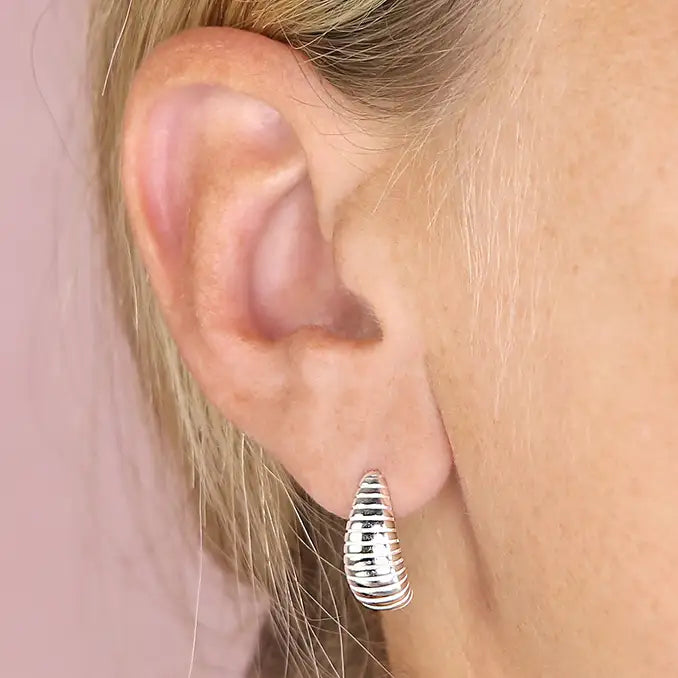 Graduated Rib Curl Stud Earring